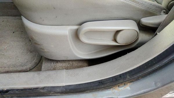 06-11 Chevy Hhr Driver Left Side Seat Trim Panel Oem Gray 14B — photo 1