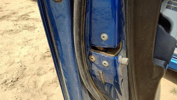 2009-13 Toyota Corolla Driver Left Front Door Latch With Rods/Cables Oem — photo 5
