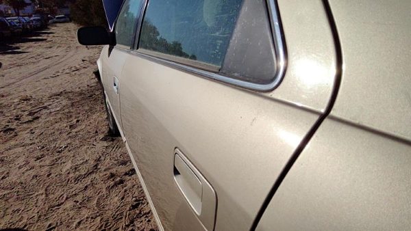 1998 Toyota Camry Rear Door LH Gold 6700433050 — photo 2