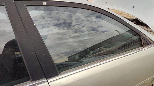 2002-2006 Toyota Camry Passenger Right Front Side Window Door Glass Oem — photo 1