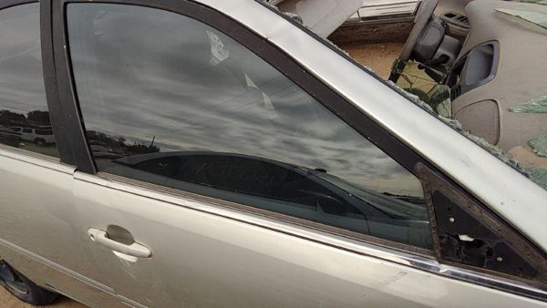 2002-2006 Toyota Camry Passenger Right Front Side Window Door Glass Oem — photo 2