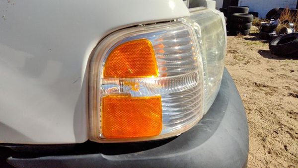 2005 Ford Explorer Fog/mark/park/turn Light/lamp RH — photo 2