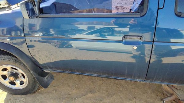 1995 Nissan Pathfinder Front Door LH Blue — photo 4