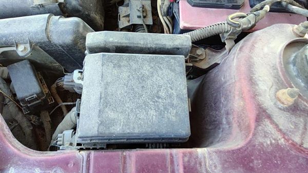 2006 Mitsubishi Galant Engine Fuse Box 3.8L — photo 3