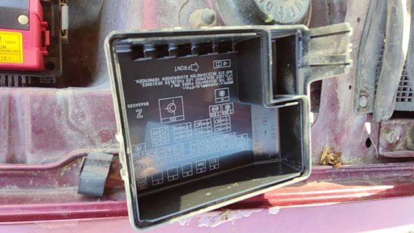 2006 Mitsubishi Galant Engine Fuse Box 3.8L — photo 5