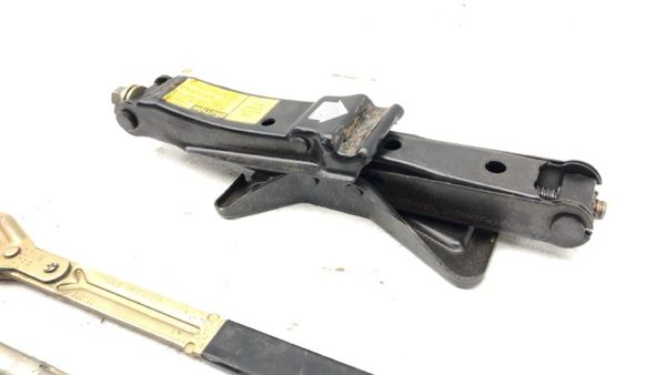 1988-1993 Olds Cutlass Cierra Olds Cutlass Jack Tool Kit Set Assembly Spare Oem — photo 7