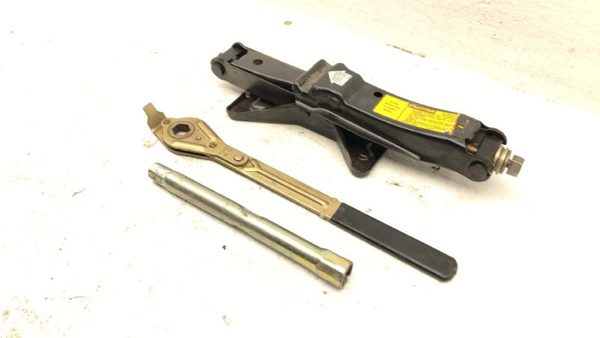 1988-1993 Olds Cutlass Cierra Olds Cutlass Jack Tool Kit Set Assembly Spare Oem — photo 3