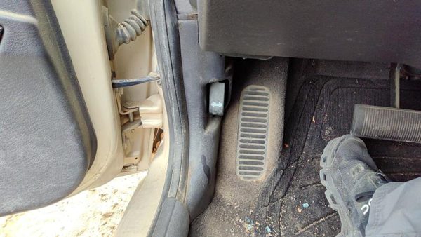 99-00 Dodge Stratus Driver Left Lower Kick Trim Panel Oem Agate Az — photo 1