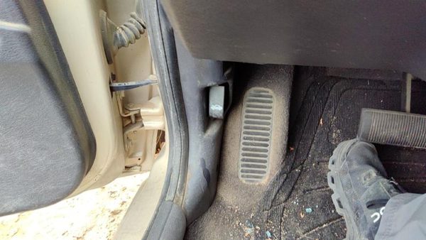 99-00 Dodge Stratus Driver Left Lower Kick Trim Panel Oem Agate Az — photo 2