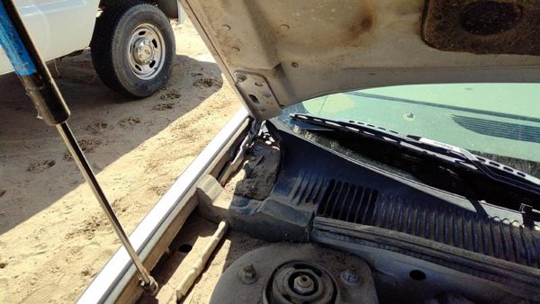 1997-1998 Park Ave Ultra Passenger Right Hood Hinge Assembly Oem 25635700 — photo 3
