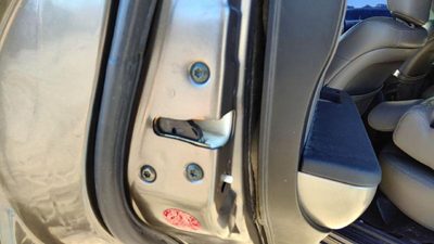 2004 2005 Mitsubishi Endeavor Driver Left Rear Door Latch With Rods/cables Back