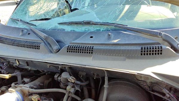 2000 Dodge Dakota Windshield Wiper Cowl Vent Trim Panel Oem Cover — photo 3