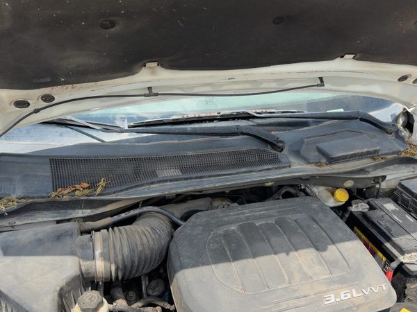 2012 Chrysler Town & Country Windshield Wiper Cowl Vent Trim Panel Oem Cover — photo 1