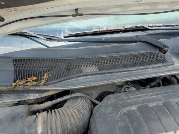 2012 Chrysler Town & Country Windshield Wiper Cowl Vent Trim Panel Oem Cover — photo 3