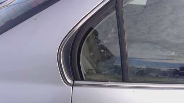 1996-00 Honda Civic Passenger Right Rear Vent Window Back Door Glass With Frame — photo 3
