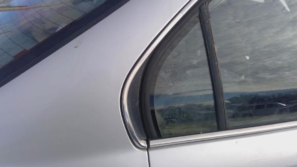 1996-00 Honda Civic Passenger Right Rear Vent Window Back Door Glass With Frame — photo 7