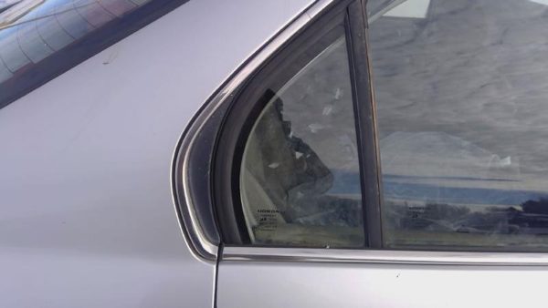 1996-00 Honda Civic Passenger Right Rear Vent Window Back Door Glass With Frame — photo 4