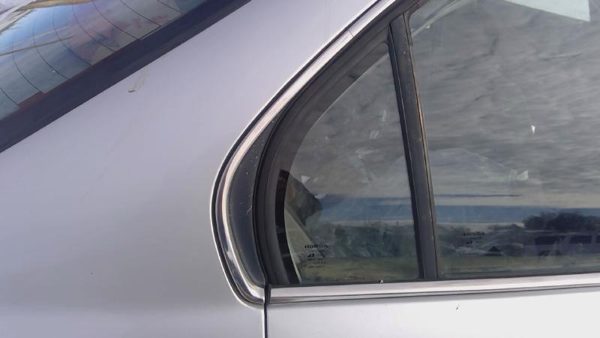 1996-00 Honda Civic Passenger Right Rear Vent Window Back Door Glass With Frame — photo 5
