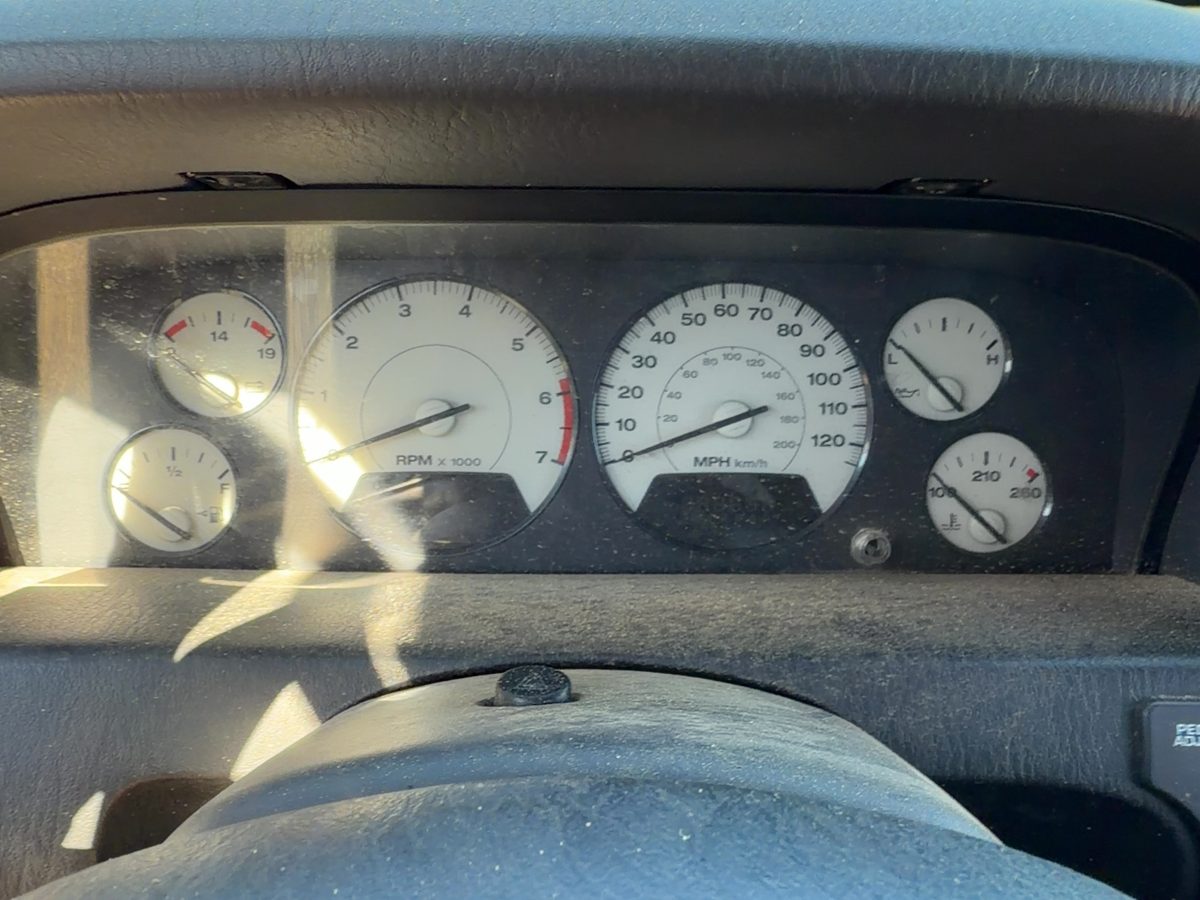 02-04 Grand Cherokee Speedometer Cluster Instrument Gauges Panel Overland Mph