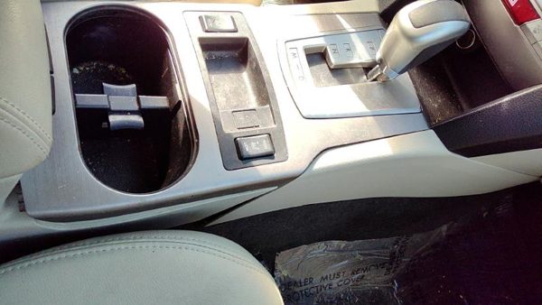 2012 Subaru Legacy Front Console Wil Warm Ivory — photo 3