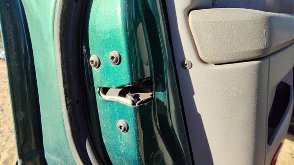 1999-2007 Ford Taurus Driver Left Front Door Latch With Rods/Cables Oem — photo 2