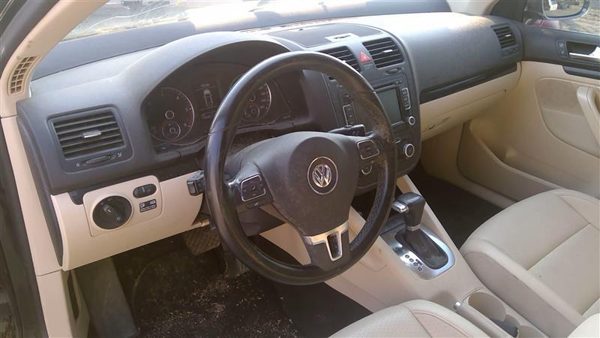 2010 Volkswagen Jetta — vehicle photo 5