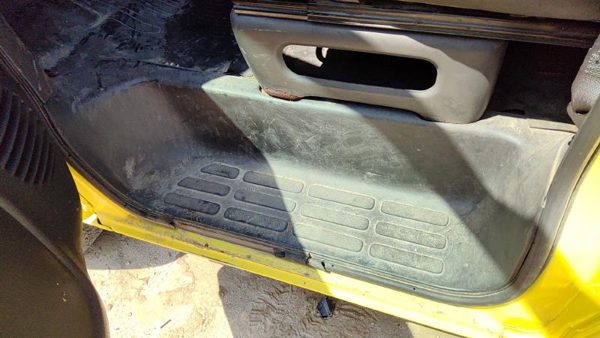 1996-2002 Express Van 2500 Driver Left Lower Kick Trim Panel Oem Sill Step — photo 2