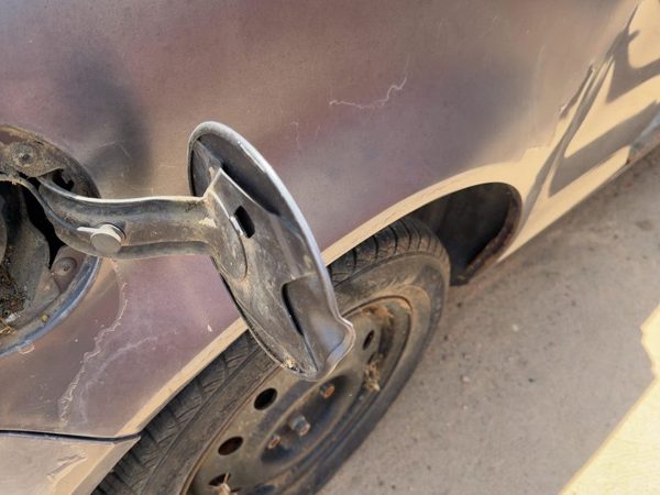 05-10 Cobalt Fuel Tank Door With Hinge Gas Lid Oem Filler Coupe Amethyst 84U — photo 3