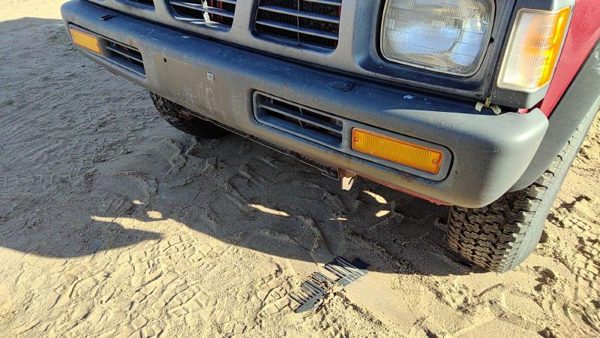 1995-1997 Nissan Hardbody Front Bumper With Brackets Assembly Oem 4X4 620123B800 — photo 2