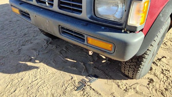 1995-1997 Nissan Hardbody Front Bumper With Brackets Assembly Oem 4X4 620123B800 — photo 3