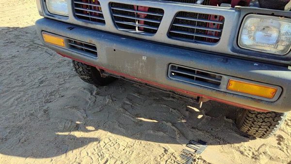 1995-1997 Nissan Hardbody Front Bumper With Brackets Assembly Oem 4X4 620123B800 — photo 4