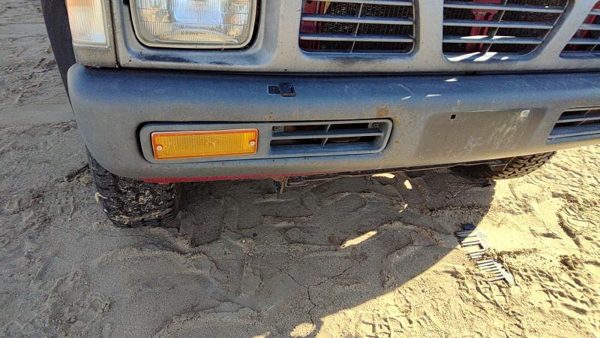 1995-1997 Nissan Hardbody Front Bumper With Brackets Assembly Oem 4X4 620123B800 — photo 5