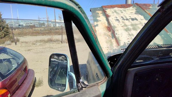 73-87 Silverado C10 Driver Left Front Vent Window Small Door Glass With Frame — photo 5