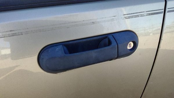 2003 Ford Explorer Outside Door Handle LH — photo 3