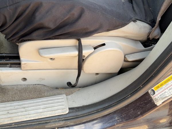 2006 Chevy Equinox Driver Left Side Seat Trim Panel Oem Light Gray 14B — photo 1
