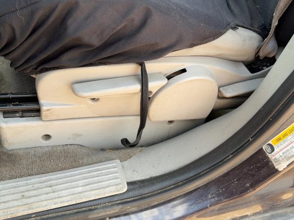 2006 Chevy Equinox Driver Left Side Seat Trim Panel Oem Light Gray 14B — photo 4