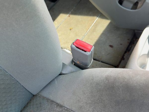08-16 Town & Country Passenger Right Front Seat Belt Buckle Receiver Oem Gray — photo 2