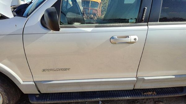 2002 Ford Explorer Front Door LH Silver Ts — photo 1
