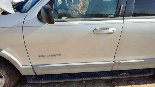 2002 Ford Explorer Front Door LH Silver Ts — photo 2
