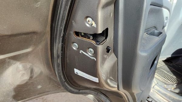 2000-2004 Nissan Xterra Driver Left Rear Door Latch With Rods/Cables Oem Back — photo 2