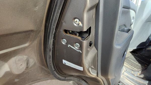 2000-2004 Nissan Xterra Driver Left Rear Door Latch With Rods/Cables Oem Back — photo 1