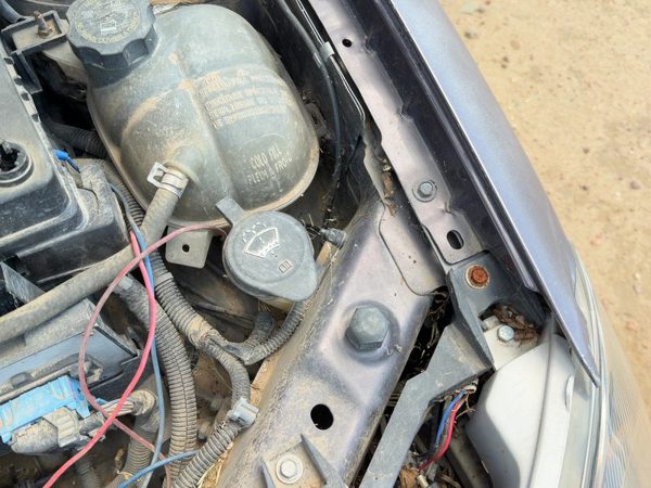 05-10 Chevy Cobalt Windshield Washer Fluid Reservoir With Pump Oem Wiper Tank — photo 1