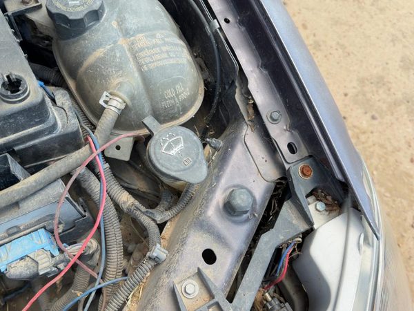 05-10 Chevy Cobalt Windshield Washer Fluid Reservoir With Pump Oem Wiper Tank — photo 2