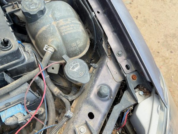 05-10 Chevy Cobalt Windshield Washer Fluid Reservoir With Pump Oem Wiper Tank — photo 3