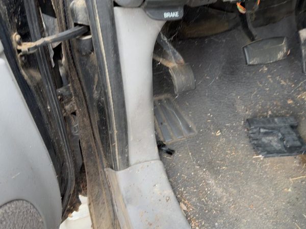 97-02 Ford Expedition Driver Left Lower Kick Trim Panel Oem Gray 12 — photo 1