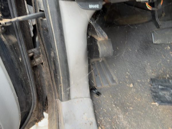 97-02 Ford Expedition Driver Left Lower Kick Trim Panel Oem Gray 12 — photo 3