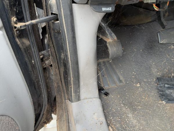 97-02 Ford Expedition Driver Left Lower Kick Trim Panel Oem Gray 12 — photo 2
