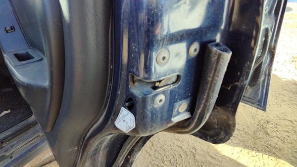 2004 Jeep Grand Cherokee Passenger Right Rear Door Latch With Rods/Cables Back — photo 4