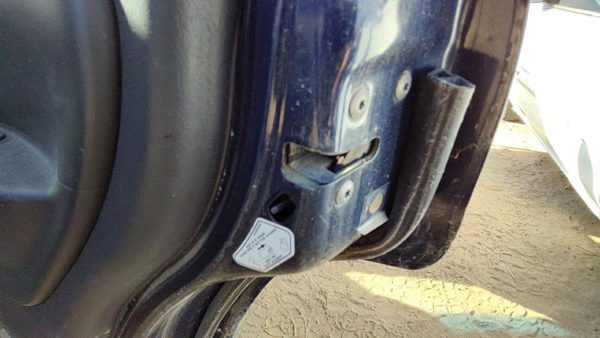 2004 Jeep Grand Cherokee Passenger Right Rear Door Latch With Rods/Cables Back — photo 2