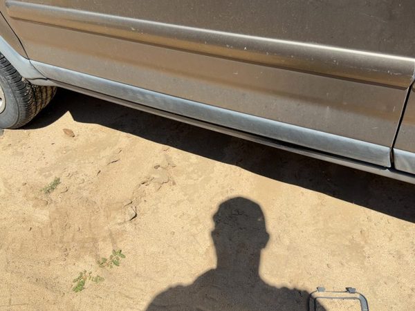 2005 Honda Crv Driver Left Front Moulding Lower From Door Oem — photo 1